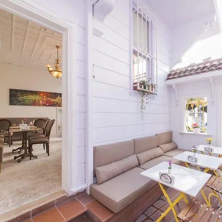 호텔 Darussaade Old - Sultanahmet 4*