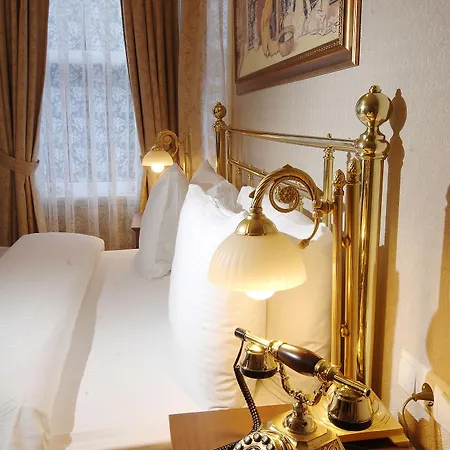 Отель Darussaade Old - Sultanahmet 4*