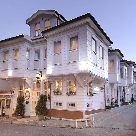 Отель Darussaade Old - Sultanahmet 4*